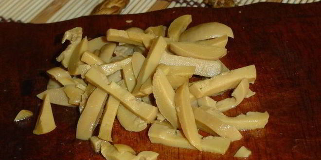 Рецепт картофельного салата с грибами и клюквой