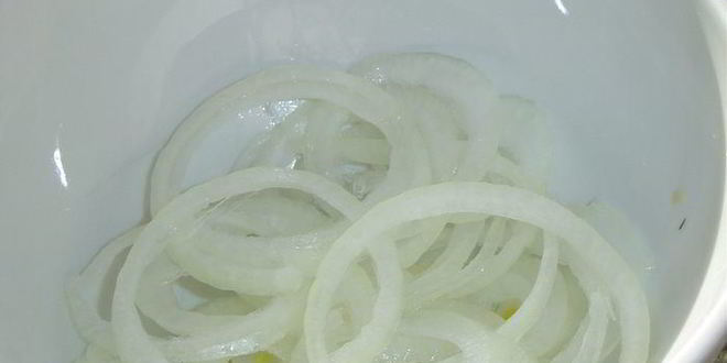 Рецепт картофельного салата с грибами и клюквой