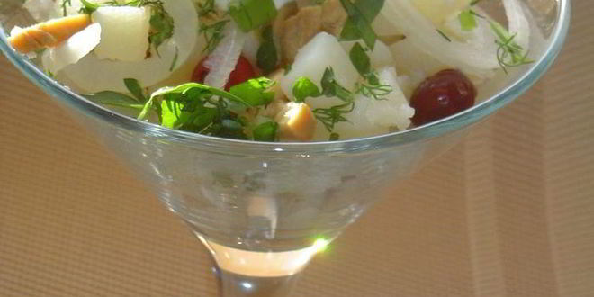 Рецепт картофельного салата с грибами и клюквой