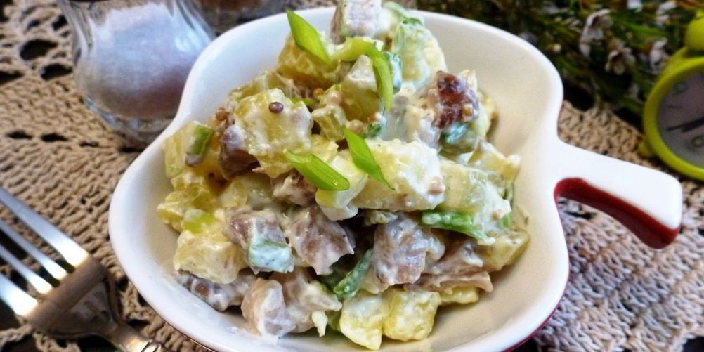 Как приготовить картофельный салат с копченой рыбой