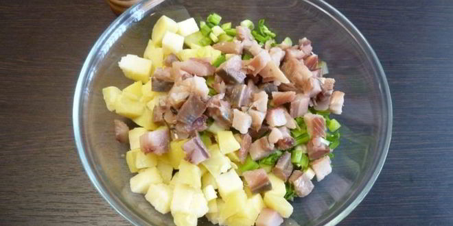 Рецепт картофельного салата с копченой рыбой