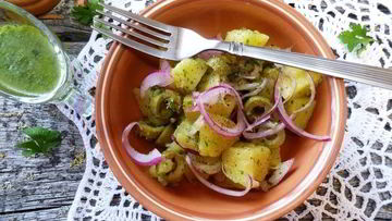 Рецепт Картофельного салата с красным луком и оливками
