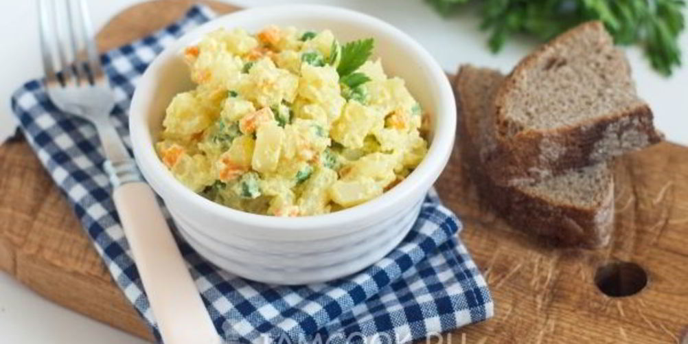 Как приготовить картофельный салат с морковью и горошком