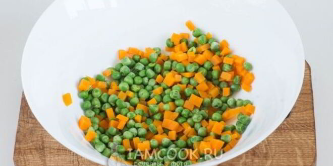 Рецепт картофельного салата с морковью и горошком