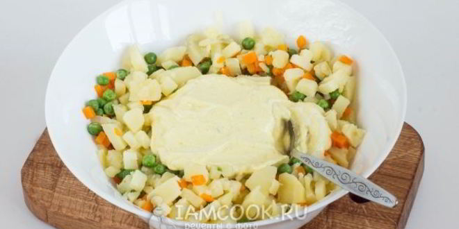 Рецепт картофельного салата с морковью и горошком