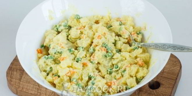 Рецепт картофельного салата с морковью и горошком