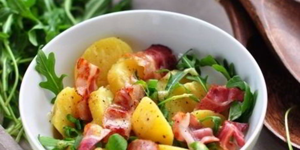 Как приготовить картофельный салат с руколой и беконом