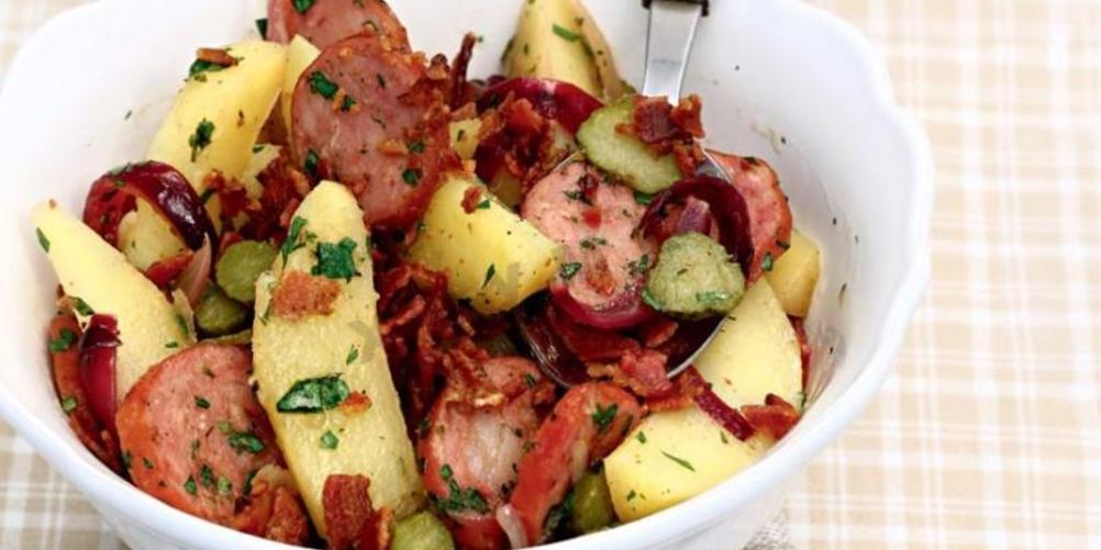 Как приготовить немецкий картофельный салат с копченой колбасой