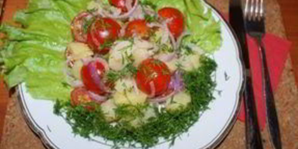 Как приготовить салат из картофеля с помидорами по-деревенски