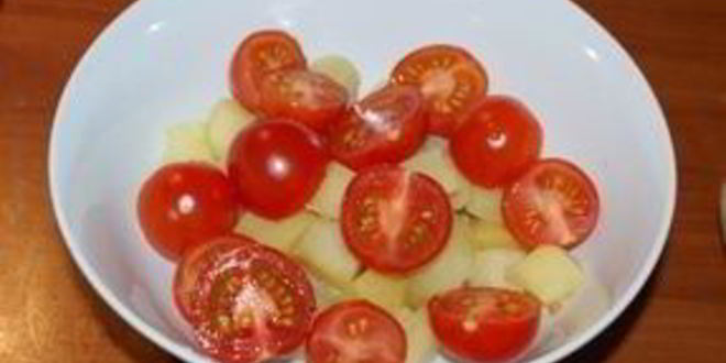 Рецепт салата из картофеля с помидорами по-деревенски