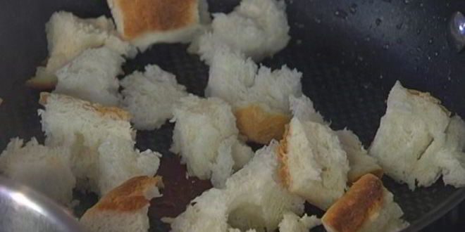 Рецепт салата с картофелем, беконом, фасолью и яйцами пашот