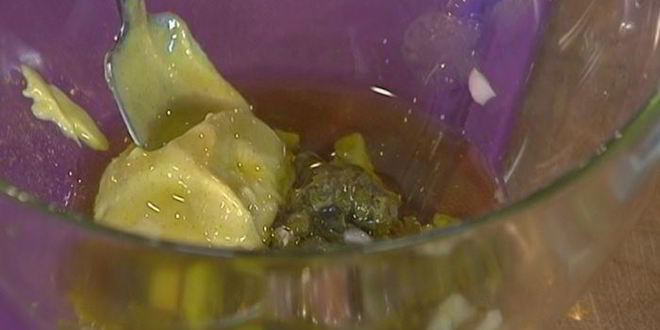 Рецепт салата с картофелем, беконом, фасолью и яйцами пашот