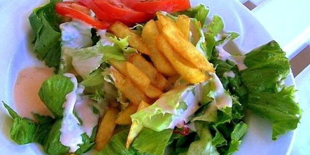 Как приготовить салат с картофелем фри