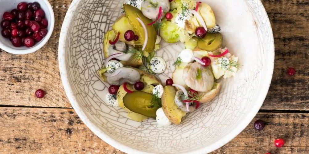 Как приготовить салат с картофелем, груздями и сметаной