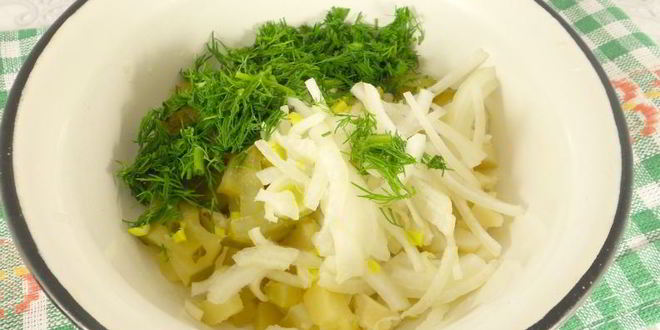 Рецепт салата с картофелем и маринованными огурцами