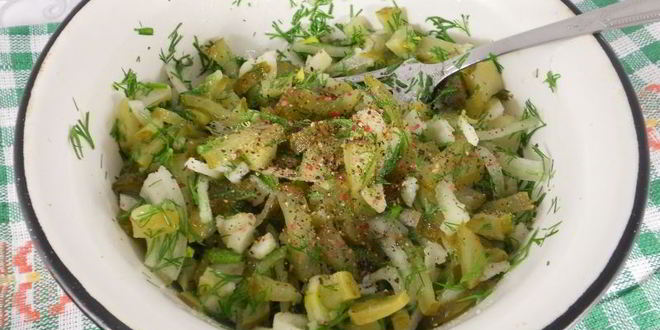 Рецепт салата с картофелем и маринованными огурцами
