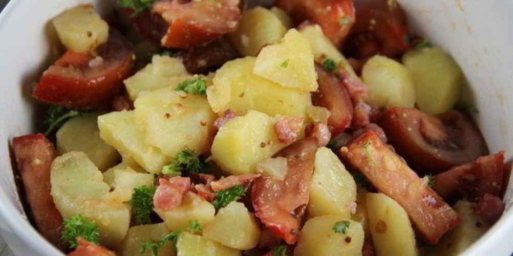 Как приготовить салат с картофелем и помидорами по-деревенски