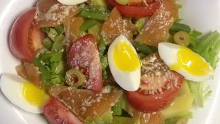 Рецепт Салата с картофелем, помидорами и слабосоленой семгой