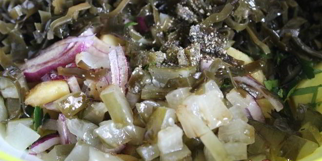 Рецепт теплого картофельного салата с морской капустой