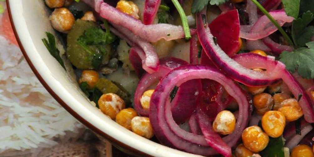 Как приготовить теплый картофельный салат с нутом