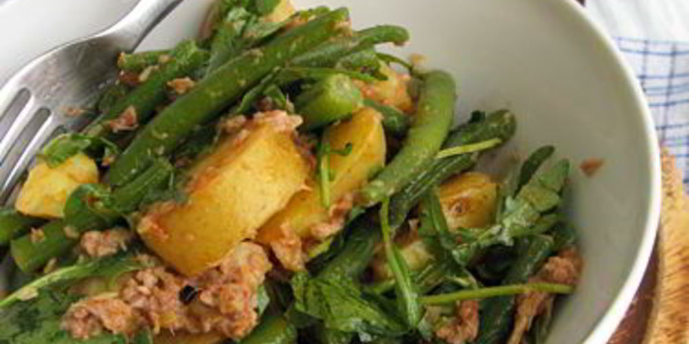 Как приготовить теплый картофельный салат с тунцом