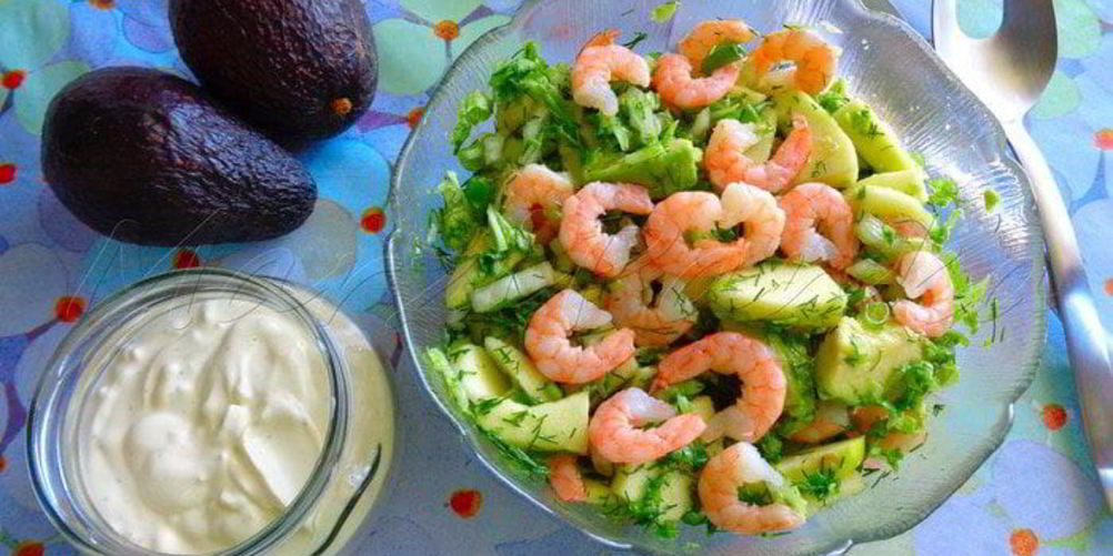 Как приготовить летний зеленый салат с креветками