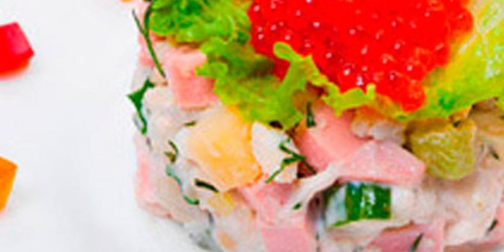 Как приготовить хитрый оливье с раковыми шейками и красной икрой