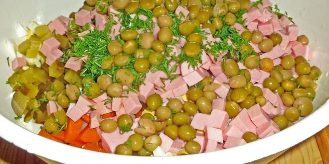 Рецепт оливье классический с солеными огурцами