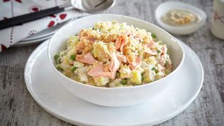 Рецепт Оливье с форелью домашнего копчения