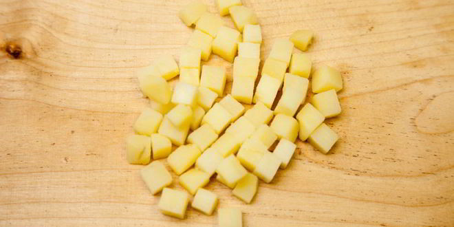 Рецепт оливье с куриной грудкой и яйцом-пашот