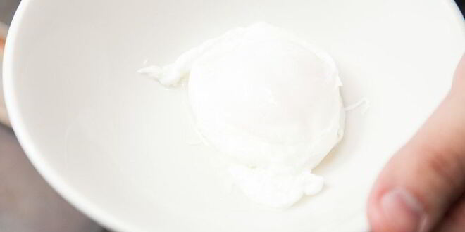 Рецепт оливье с куриной грудкой и яйцом-пашот