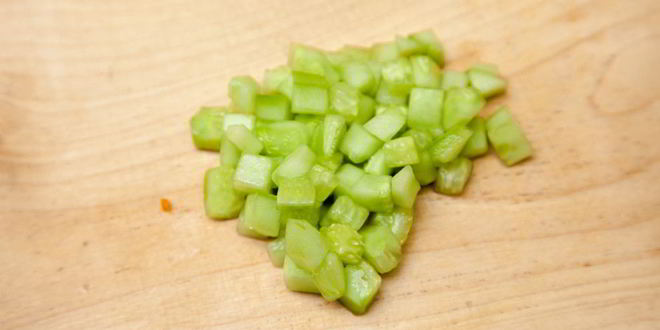 Рецепт оливье с куриной грудкой и яйцом-пашот