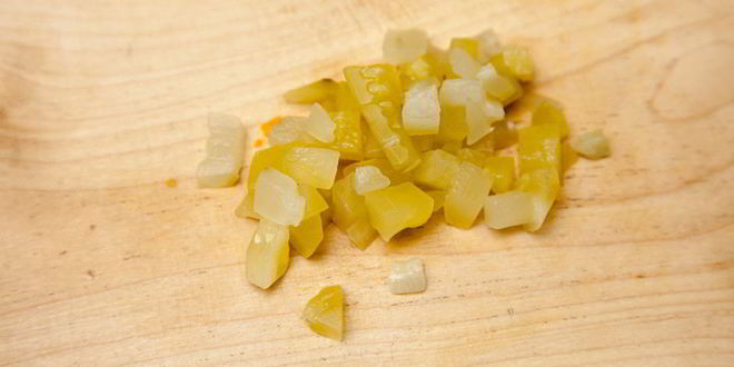 Рецепт оливье с куриной грудкой и яйцом-пашот