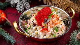 Рецепт Оливье с раковыми шейками