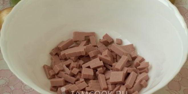 Рецепт салата оливье с колбасой и горошком