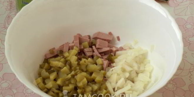 Рецепт салата оливье с колбасой и горошком