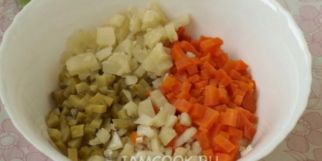 Рецепт салата оливье с колбасой и горошком