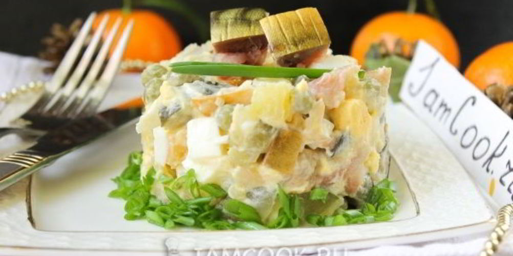 Как приготовить салат оливье с копченой скумбрией
