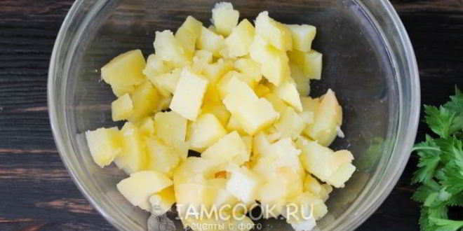 Рецепт салата оливье с копченой скумбрией