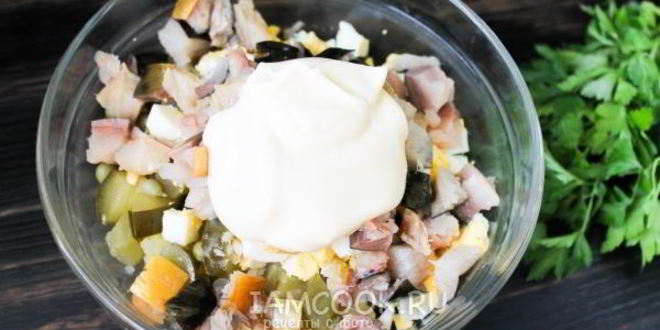 Рецепт салата оливье с копченой скумбрией