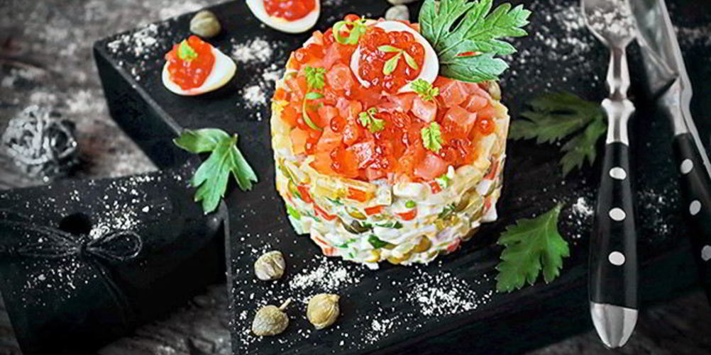 Как приготовить салат оливье с семгой и красной икрой