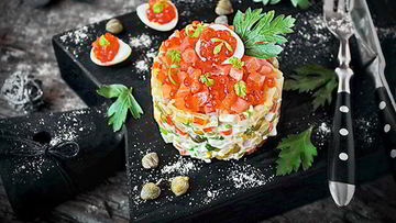 Рецепт Салата оливье с семгой и красной икрой