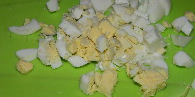 Рецепт салата оливье с семгой и свежим огурцом