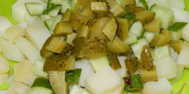 Рецепт салата оливье с семгой и свежим огурцом