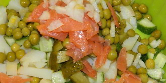 Рецепт салата оливье с семгой и свежим огурцом