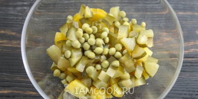 Рецепт заливного салата оливье со шпротами