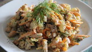 Рецепт Салата из белой фасоли с сухариками