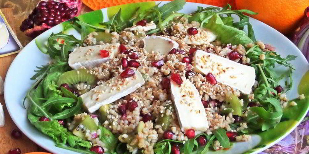 Как приготовить салат из булгура с киви и сыром