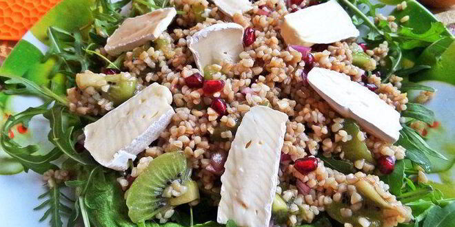 Рецепт салата из булгура с киви и сыром