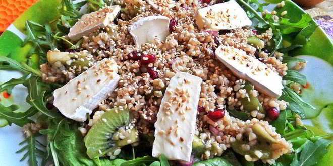 Рецепт салата из булгура с киви и сыром